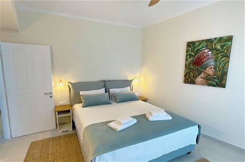 Photo 2 - Beachfront 4-bed Luxury Suite - Agios Gordios, Corfu, Greece