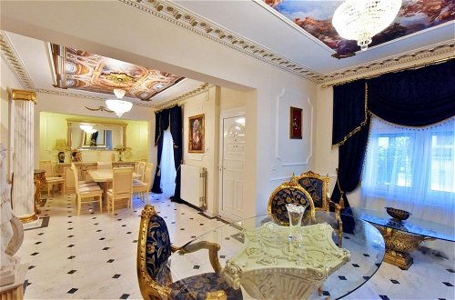 Photo 16 - Royal Luxury Suite by Travel Pro Services - Ne