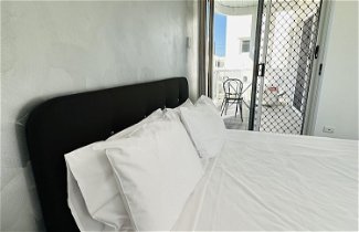 Photo 1 - Modern Apartment in Chevron Island