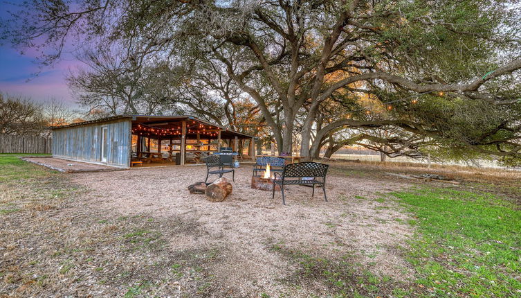 Foto 1 - Olive St Ranch With Hottub-grill and Party Barn