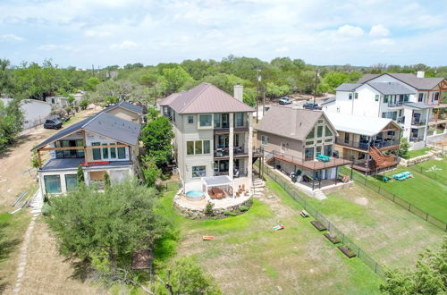 Foto 43 - Luxury Lakefront Home-private Dock - Dipping Pool