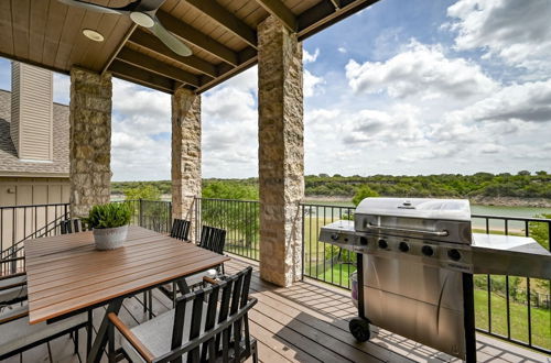 Foto 40 - Luxury Lakefront Home-private Dock - Dipping Pool