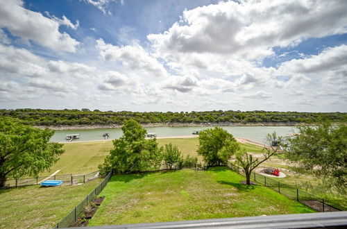 Foto 47 - Luxury Lakefront Home-private Dock - Dipping Pool