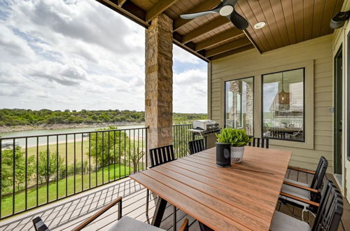 Photo 42 - Luxury Lakefront Home-private Dock - Dipping Pool