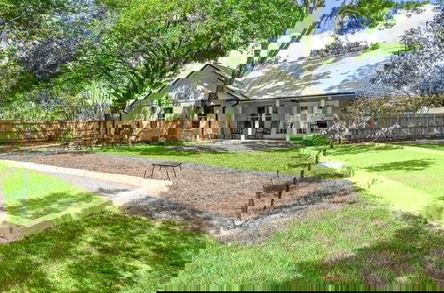 Foto 37 - Luxury Haus - Great Backyard, Firepit, Bocce Ball!