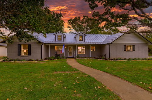 Photo 46 - Luxury Haus - Great Backyard, Firepit, Bocce Ball