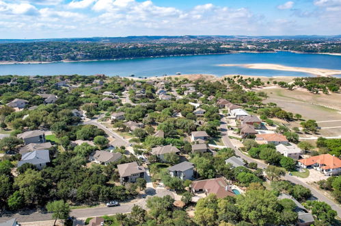 Foto 38 - Upscale 5BR Home on Lake Travis With Hottub & Lake Views