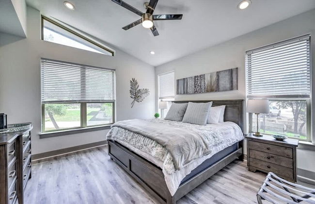 Upscale 5BR Home on Lake Travis With Hottub & Lake Views - Foto 13