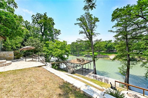 Foto 32 - Luxury Lakefront Oasis With Boat Dock-firepit
