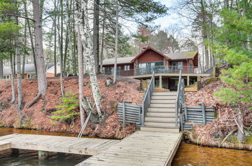 Foto 19 - Waterfront Eagle River Lake Home w/ Boat Dock