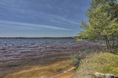 Foto 4 - Waterfront Eagle River Lake Home w/ Boat Dock