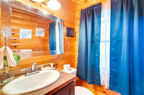 Foto 30 - Lovely Gatlinburg Cabin w/ Private Hot Tub