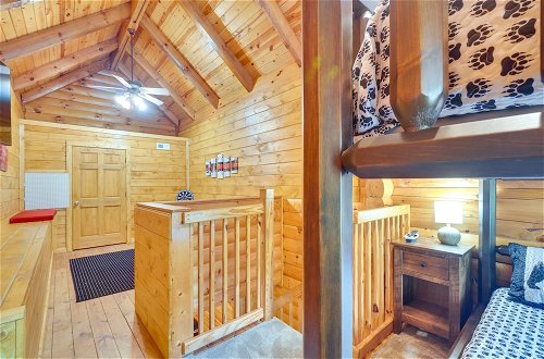 Foto 21 - Lovely Gatlinburg Cabin w/ Private Hot Tub