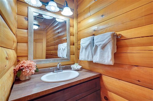 Foto 20 - Lovely Gatlinburg Cabin w/ Private Hot Tub