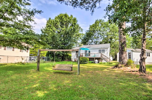 Foto 1 - Adorable Lakefront Cottage w/ Dock & Grill