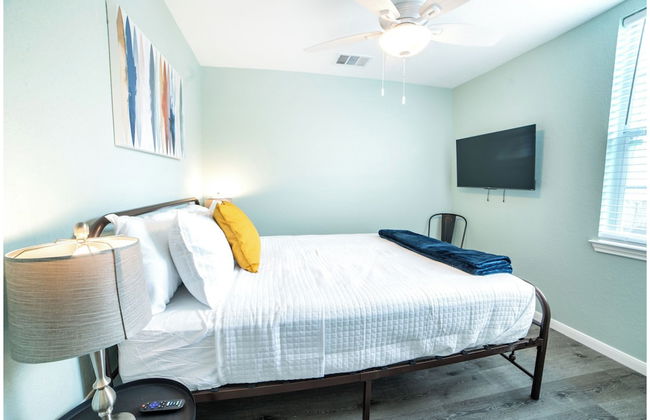 Fascinating 1br/1 BA Near Festive DT and Riverwalk - Photo 6