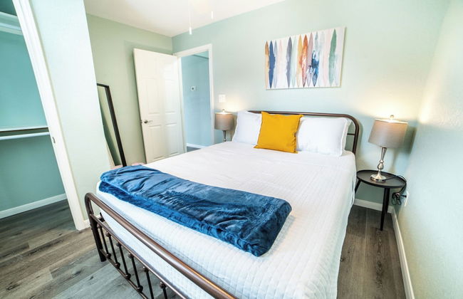 Fascinating 1br/1 BA Near Festive DT and Riverwalk - Photo 5