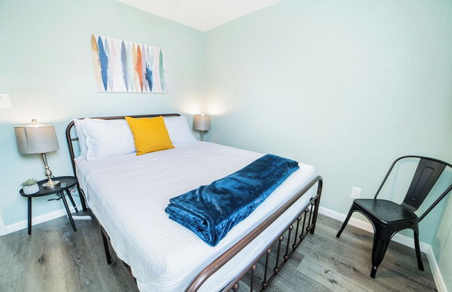 Fascinating 1br/1 BA Near Festive DT and Riverwalk - Photo 4