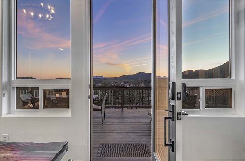 Foto 30 - Modern Pine Retreat w/ Deck & Stunning Views