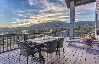 Foto 1 - Modern Pine Retreat w/ Deck & Stunning Views
