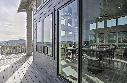Foto 25 - Modern Pine Retreat w/ Deck & Stunning Views