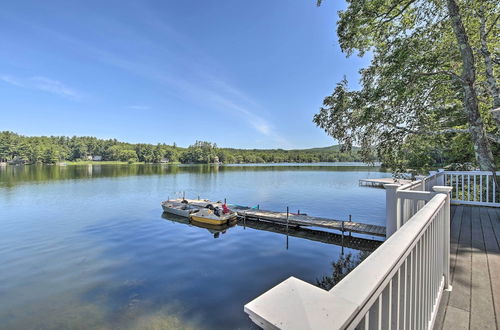 Foto 11 - Renovated Lakefront House w/ Dock: Pets Welcome