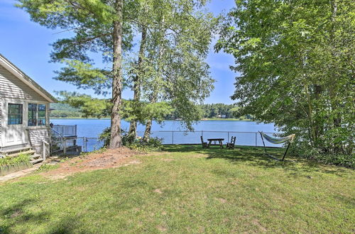 Foto 6 - Renovated Lakefront House w/ Dock: Pets Welcome