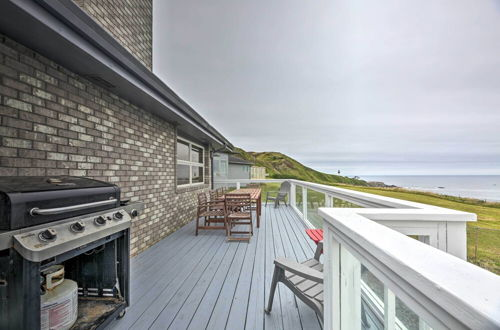 Photo 44 - Luxurious Newport Estate w/ Spa & Lighthouse Views