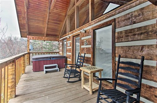Foto 6 - Sevierville Cabin w/ Private Hot Tub & Fireplace