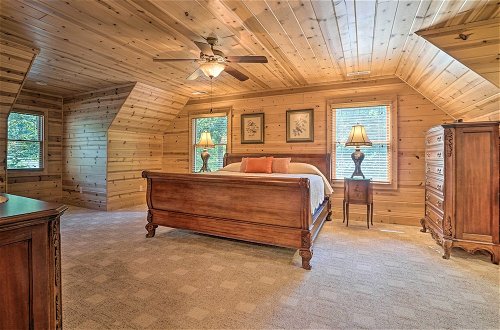 Foto 7 - Lavish Hayesville Cabin w/ Deck & Mountain Views