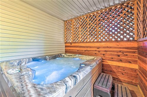 Photo 5 - Spacious Flagstaff Home w/ Hot Tub & Grill