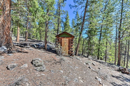 Foto 7 - Idyllic Twin Lakes Escape w/ Deck + Fire Pit