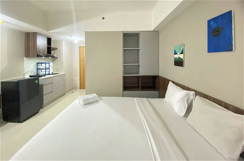 Photo 4 - Minimalist Studio Apartment At Gateway Park Lrt City Bekasi