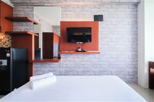 Photo 5 - Good Deals And Comfy Studio At Bale Hinggil Apartment