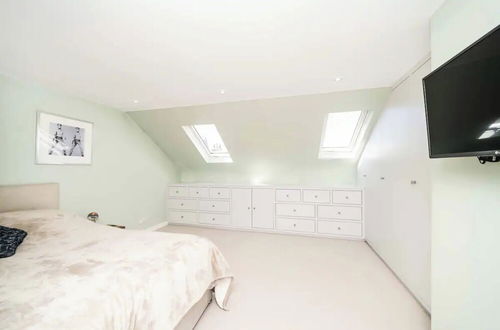 Photo 5 - Modern & Luminous 3BD Family Home - Fulham