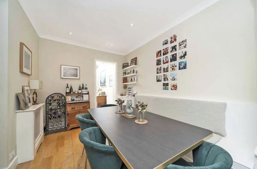 Photo 19 - Modern & Luminous 3BD Family Home - Fulham