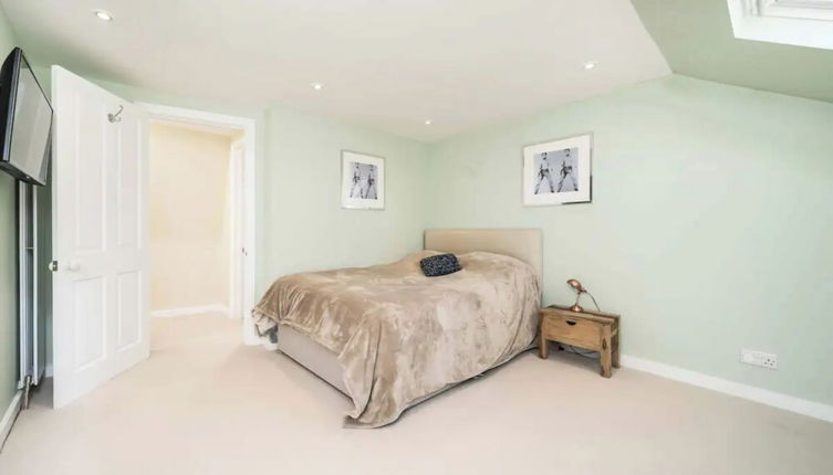 Photo 1 - Modern & Luminous 3BD Family Home - Fulham