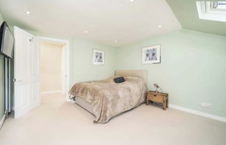 Photo 1 - Modern & Luminous 3BD Family Home - Fulham