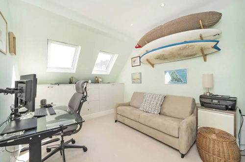 Photo 21 - Modern & Luminous 3BD Family Home - Fulham