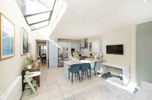 Photo 9 - Modern & Luminous 3BD Family Home - Fulham