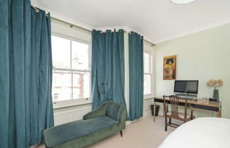 Photo 3 - Modern & Luminous 3BD Family Home - Fulham