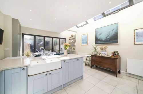 Photo 12 - Modern & Luminous 3BD Family Home - Fulham