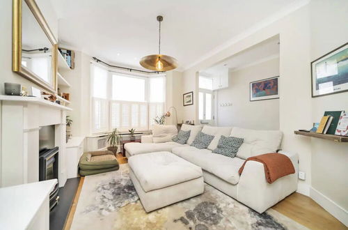 Photo 15 - Modern & Luminous 3BD Family Home - Fulham