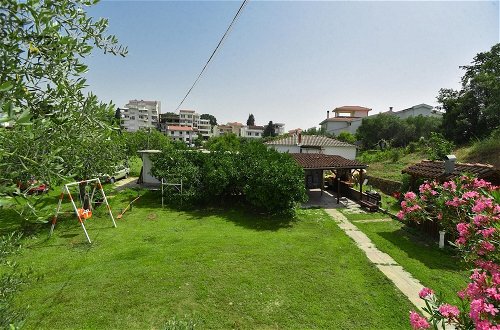 Foto 10 - Vacation Home w Terrace and Garden in Ulcinj