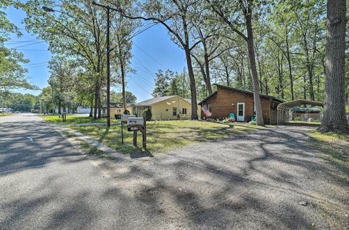 Photo 2 - Charming Houghton Lake Cottage w/ Backyard