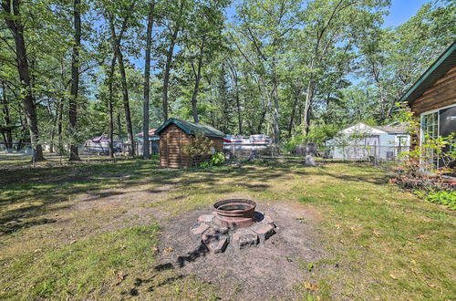 Photo 10 - Charming Houghton Lake Cottage w/ Backyard