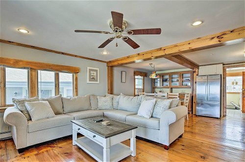Foto 11 - Oceanfront Cape Cod Home w/ Porch, Yard + Grill