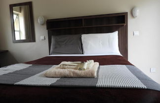 Photo 1 - 2 Bedroomed Apartment With En-suite and Kitchenette - 2070