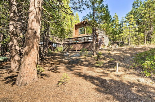 Photo 28 - Charming Strawberry Cabin w/ Private Deck