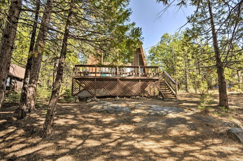 Photo 29 - Charming Strawberry Cabin w/ Private Deck